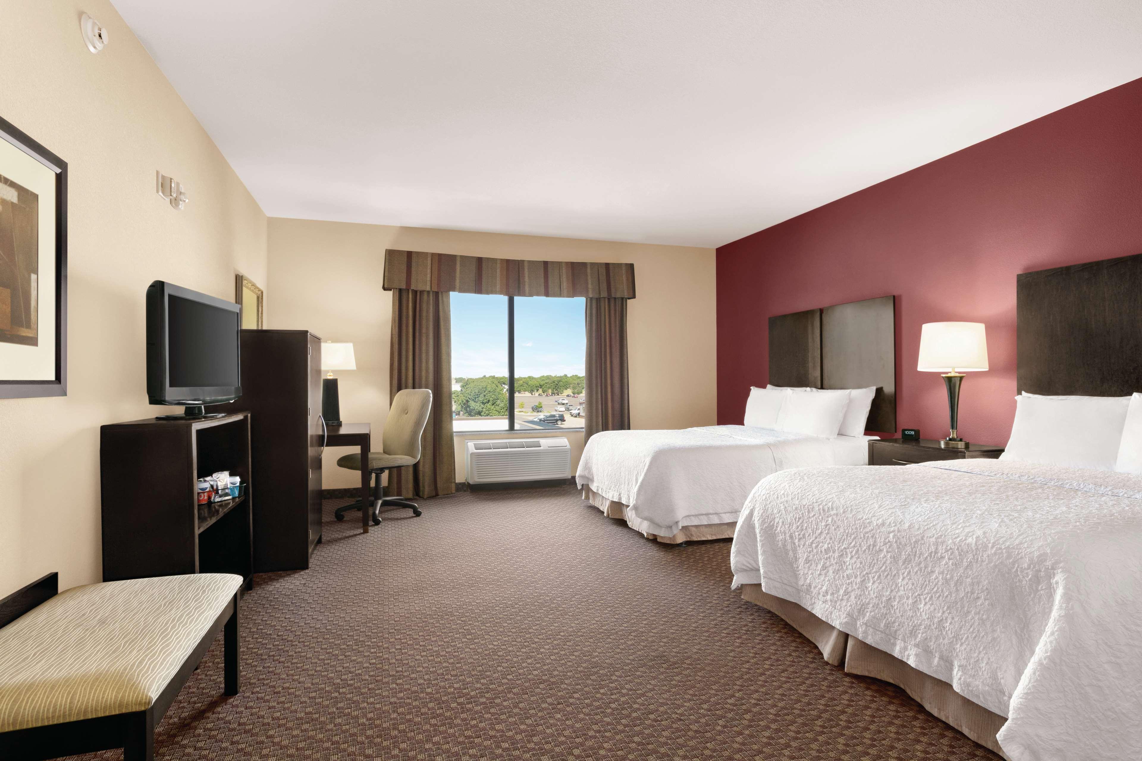 Hampton Inn & Suites Enid Exterior photo
