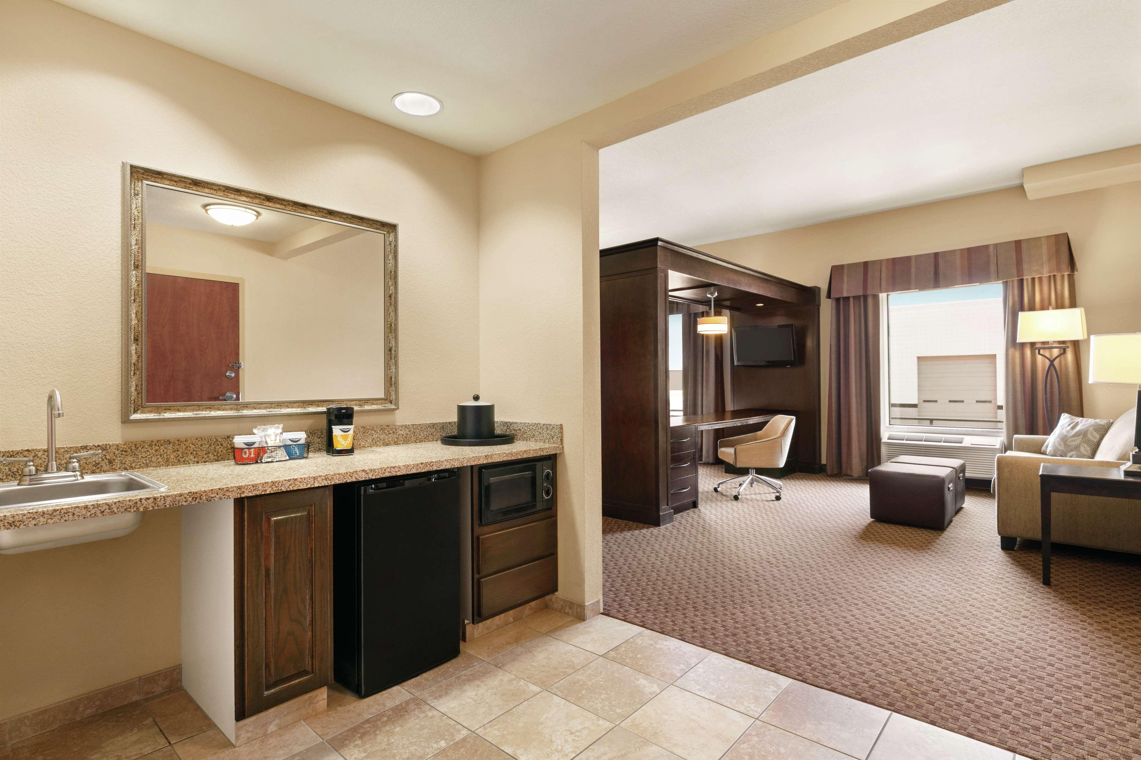 Hampton Inn & Suites Enid Exterior photo