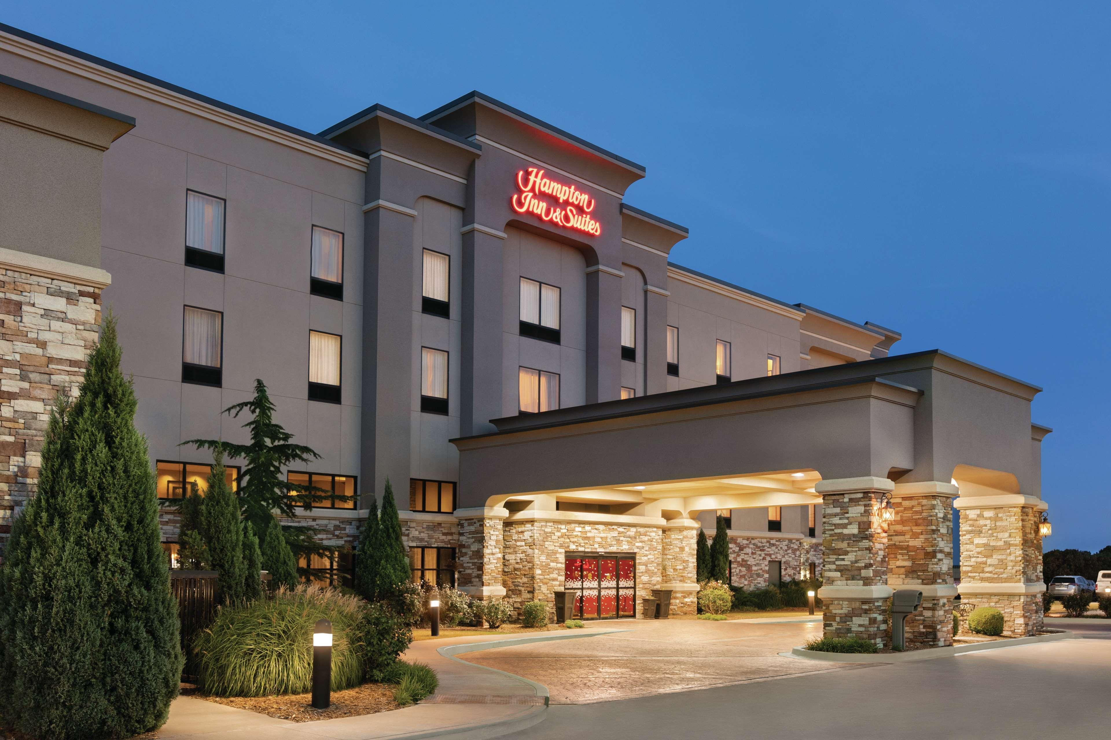 Hampton Inn & Suites Enid Exterior photo
