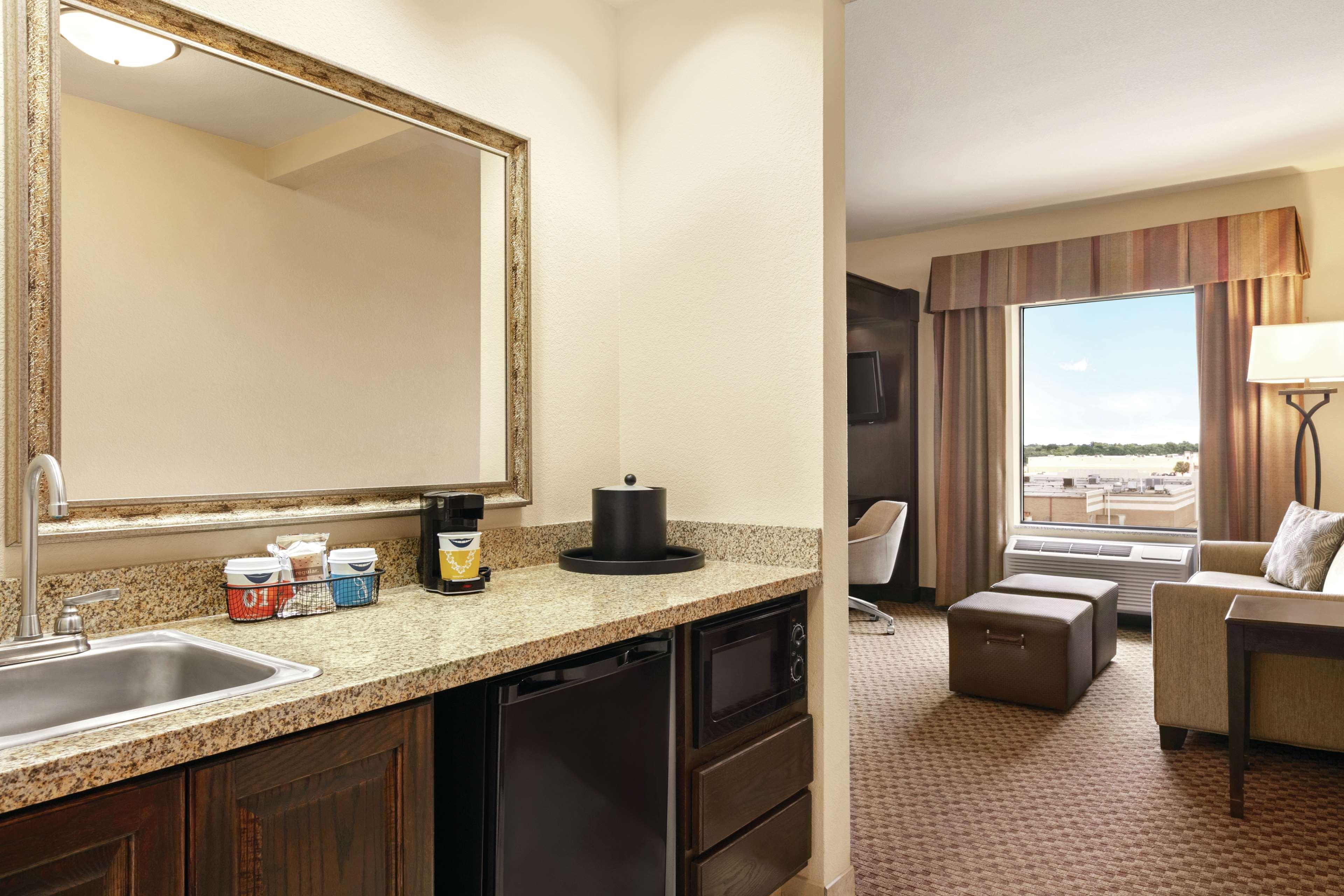 Hampton Inn & Suites Enid Exterior photo