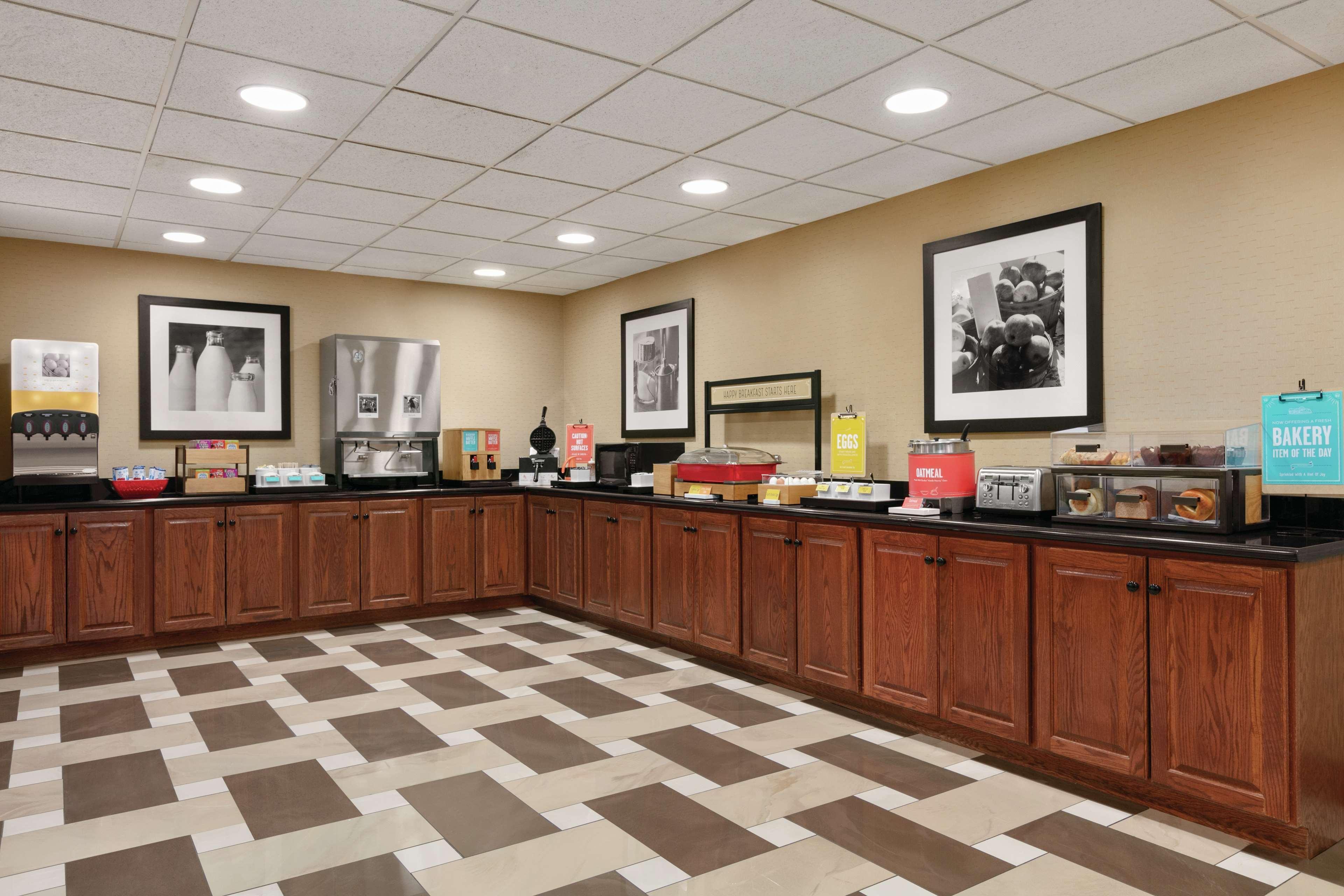 Hampton Inn & Suites Enid Exterior photo