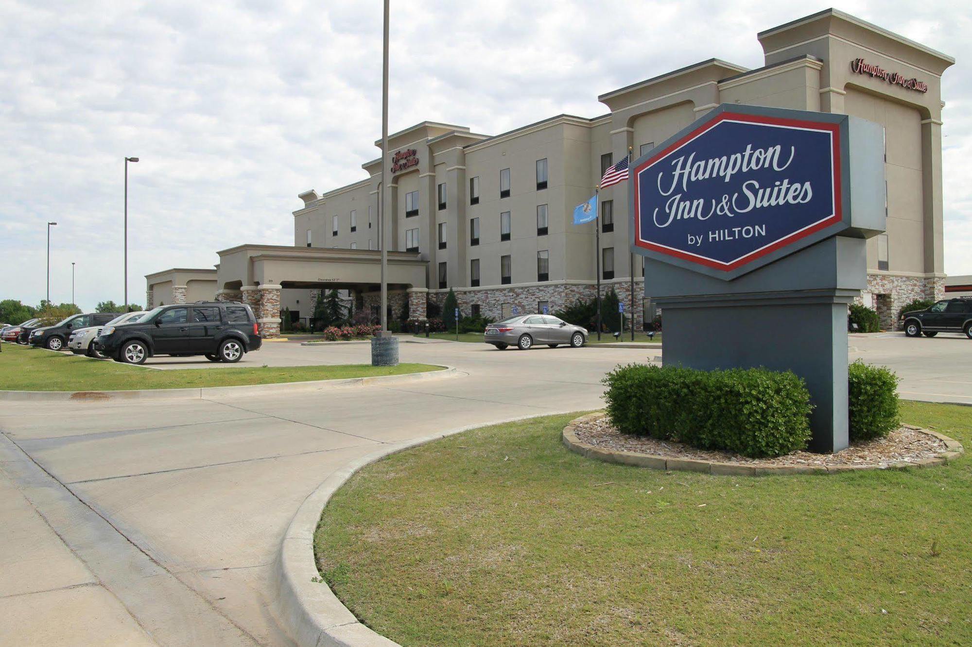Hampton Inn & Suites Enid Exterior photo