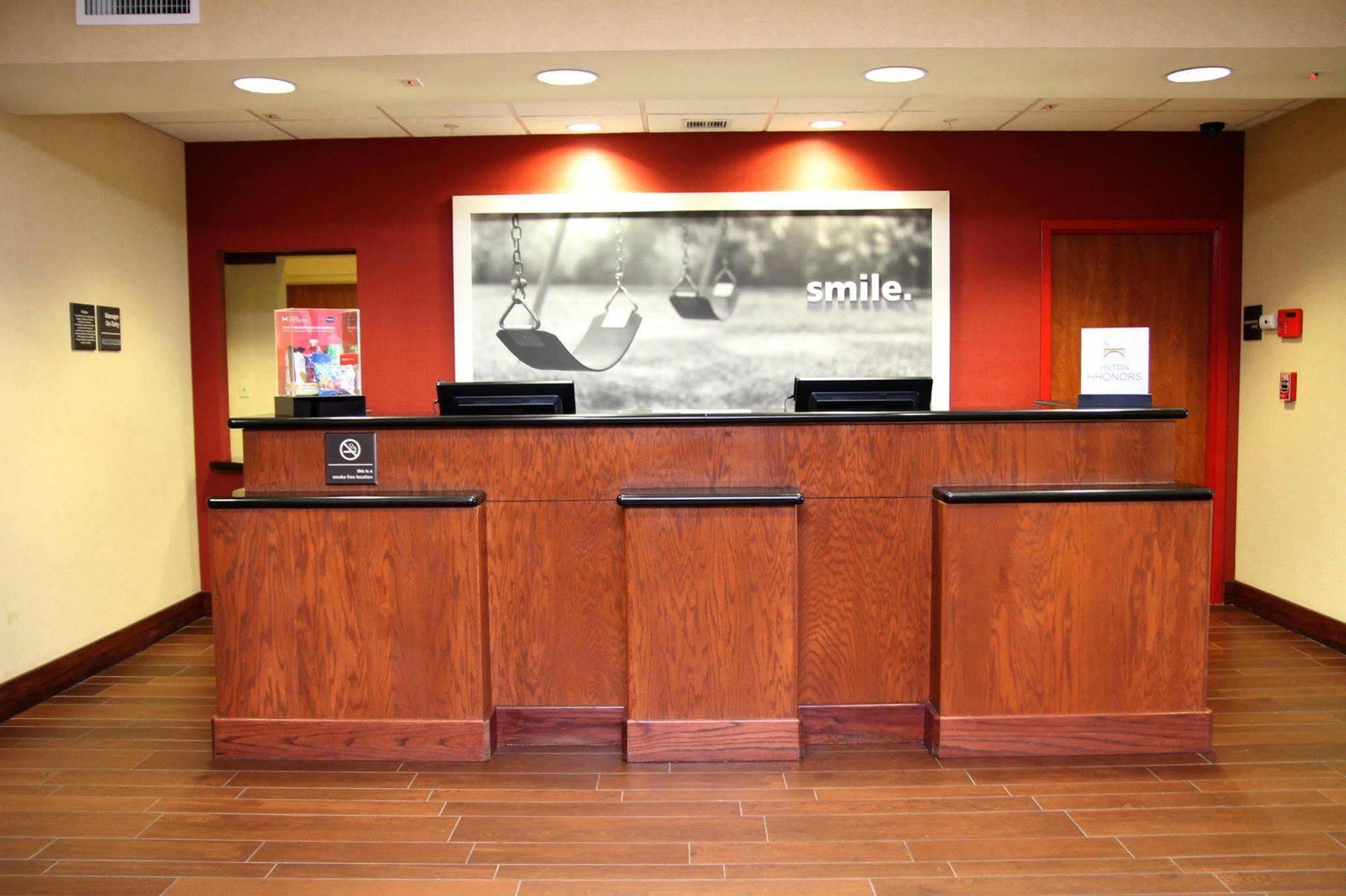 Hampton Inn & Suites Enid Exterior photo