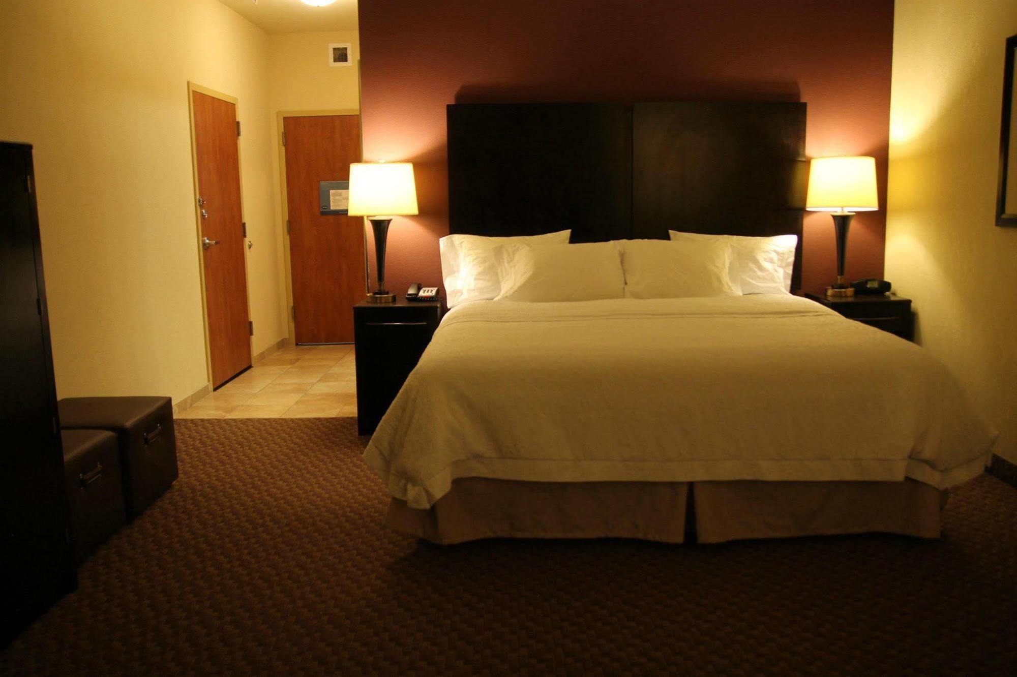 Hampton Inn & Suites Enid Exterior photo