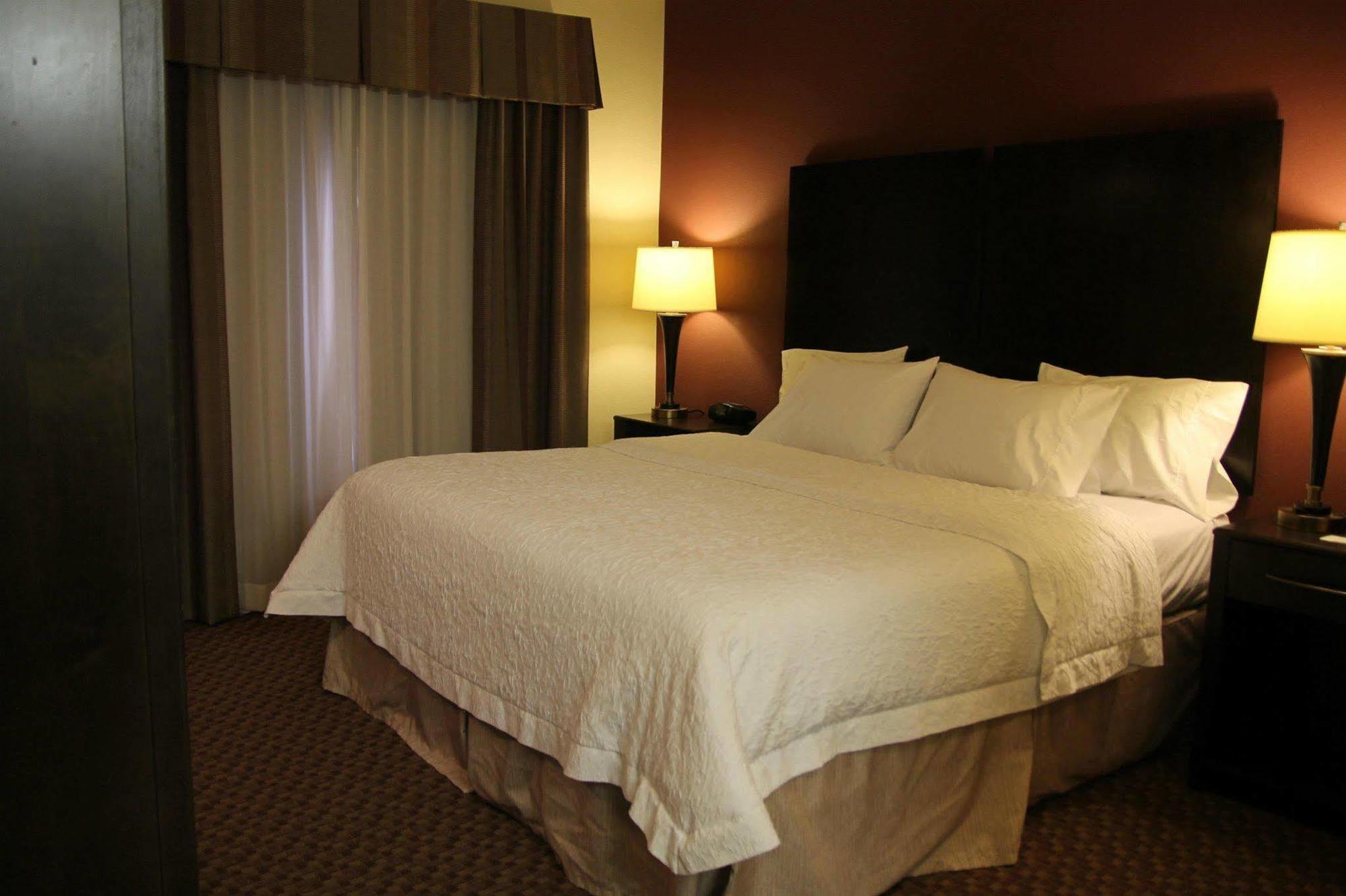 Hampton Inn & Suites Enid Exterior photo